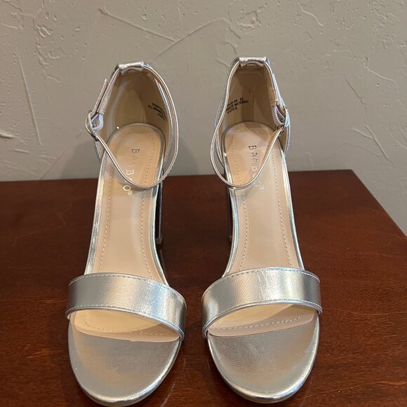 Bamboo Women's Silver Metallic Ankle Strap Block Heel Sandals - Size 6.5 - Picture 3 of 5